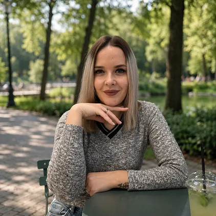 Тома — викладач у yulia.english